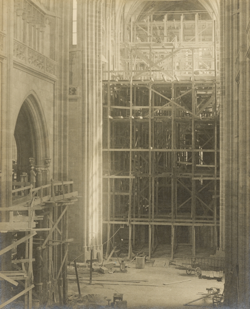 Josef Sudek, Z cyklu Svatý Vít, Lešení v příčné lodi sv. Víta, 1924 až 1928, UPM Praha Josef Sudek, Z cyklu Svatý Vít, Lešení v příčné lodi sv. Víta, 1924 až 1928, UPM Praha