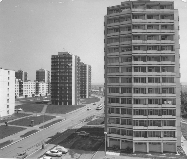 LESK, BARVY A ILUZE. Architektura Plzně v 60. letech LESK, BARVY A ILUZE. Architektura Plzně v 60. letech
