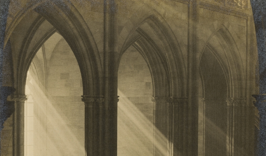 Josef Sudek, Pohled do hlavní a jižní lodi nové části chrámu sv. Víta (Z cyklu Svatý Vít), 1928, UPM Praha